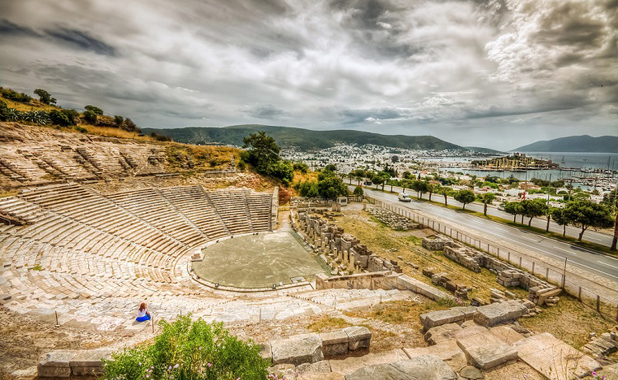 Antik Tiyatro, eşsiz Bodrum manzarasını deneyimleyebileceğiniz en iyi lokasyon