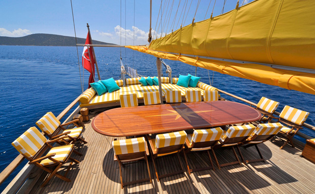 Luxury sailing holidays in Greece