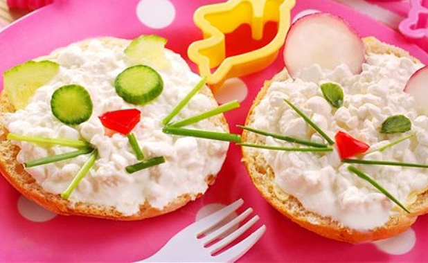 Cottage cheese cat & mouse crackers