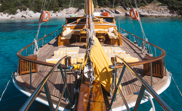 Luxury boat holidays for large groups in the Greek islands