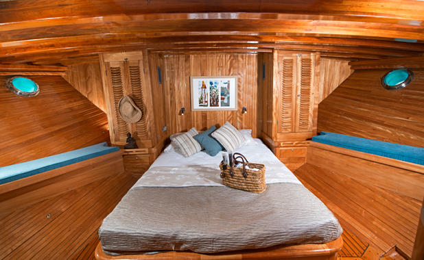 Large cabin for private charter sailing holidays in the Aegean